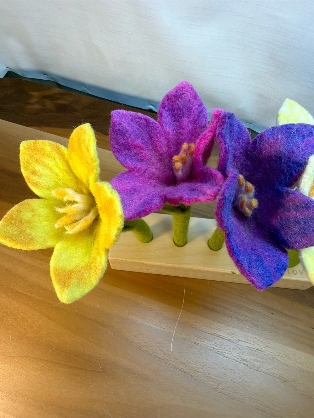 Lovevery Felt Flowers In A Row w/Wood Stand The Helper Play Kit Montessori Toy